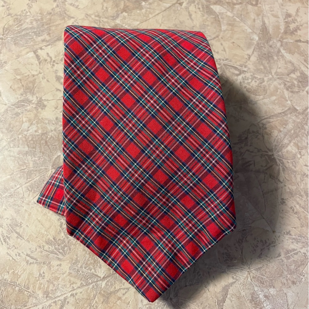 American Eagle 100% cotton red steward plaid christmas tie